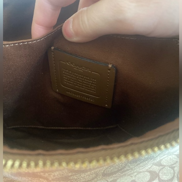 AUTHENITC COACH PURSE. - Picture 3 of 10